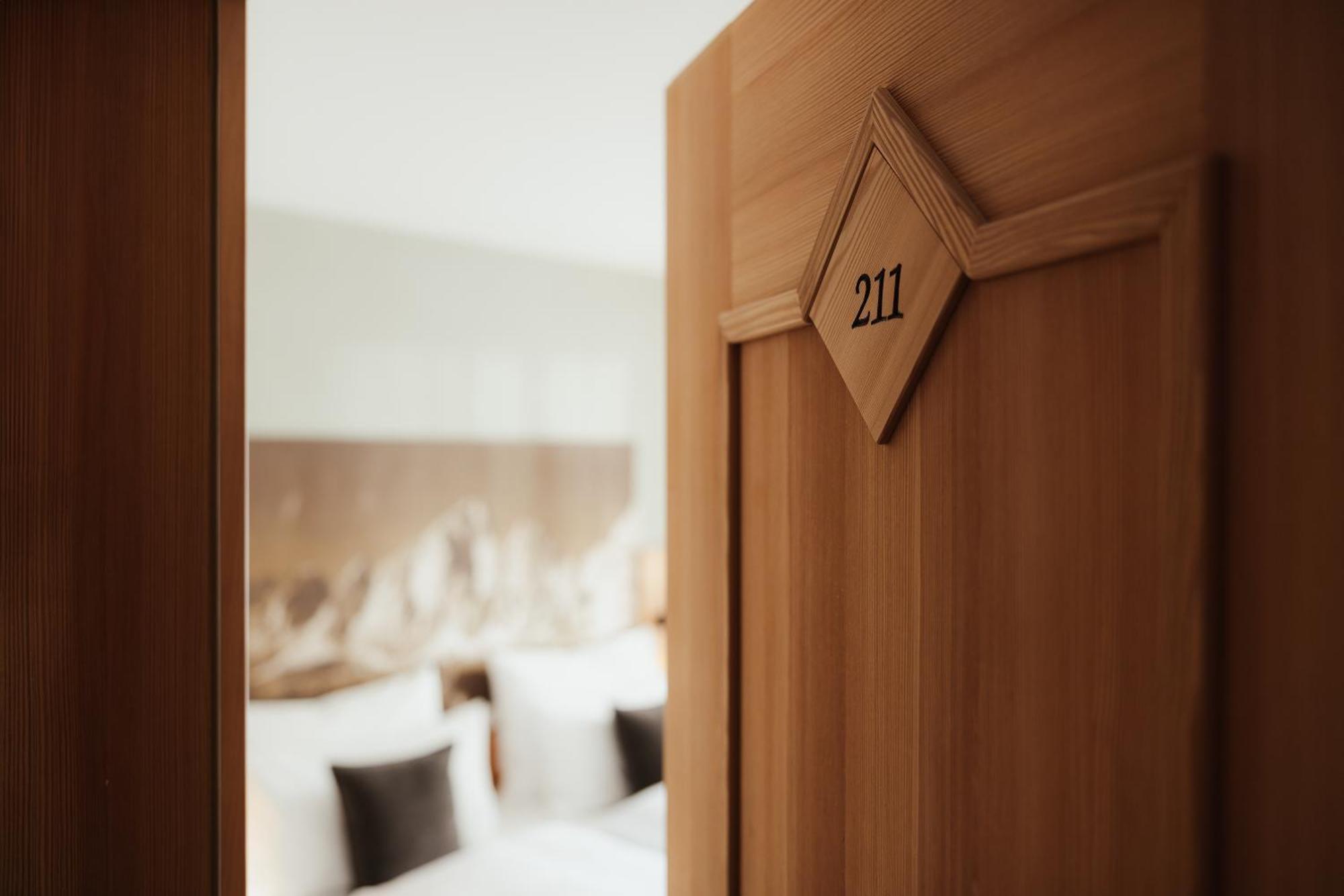 Hotel Jaegerhof Колфоско Стая снимка