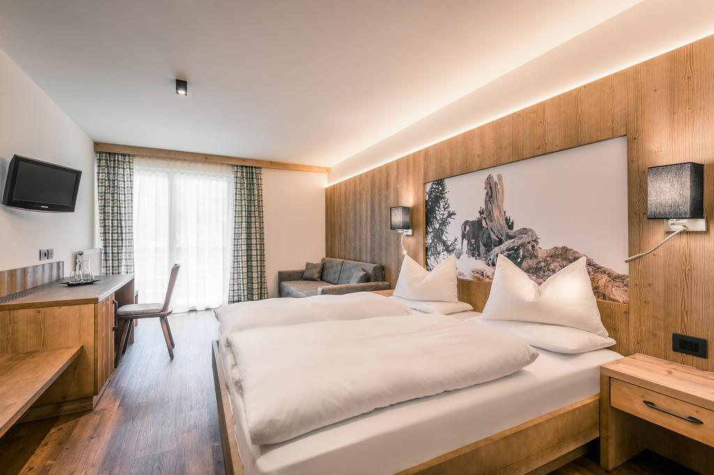 Hotel Jaegerhof Колфоско Екстериор снимка